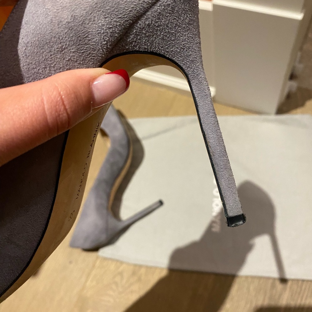 Manolo Blahnik Gray Suede Pumps - Picture 11 of 15